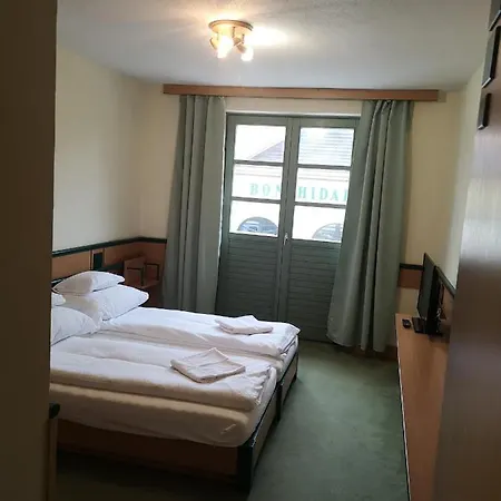 Millenium Szallashely Es Etterem Hotel